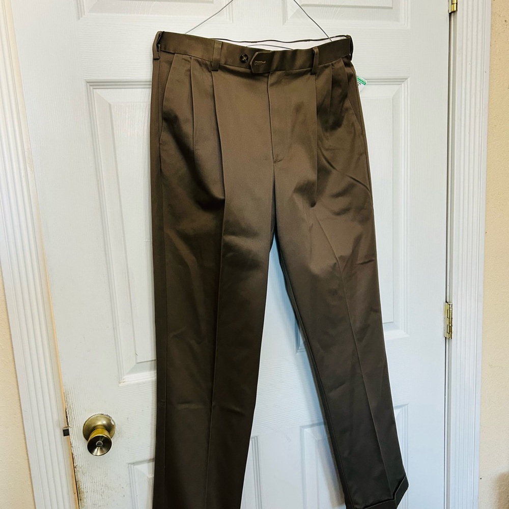 Roundtree & Yorke Classic Dark Brown Trousers. Just dry cleaned like new.